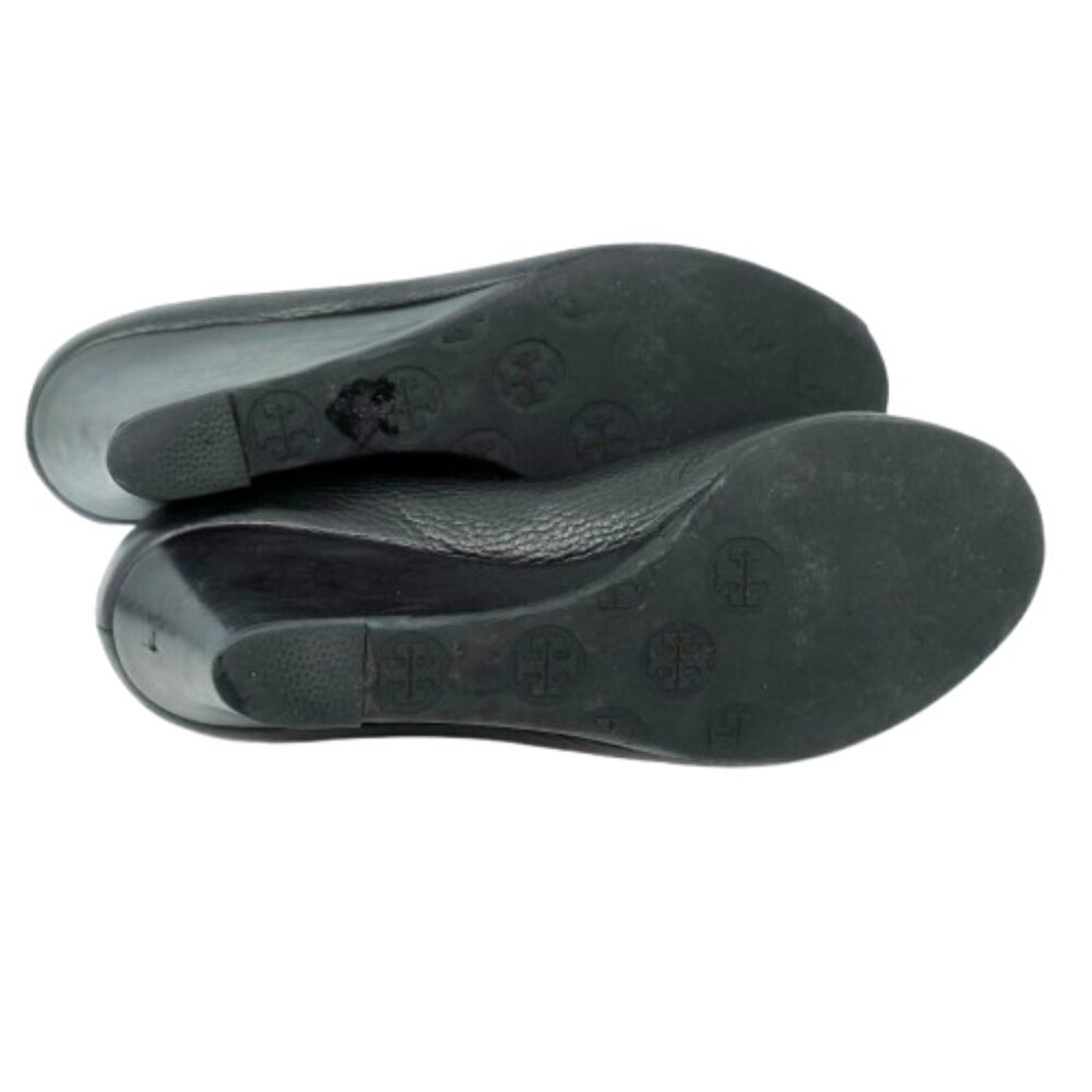 TORY BURCH~Sally 2~BLACK PEBBLED LEATHER PEEP TOE WEDGE PUMP WOMEN'S SHOE Size 9 - Picture 6 of 6